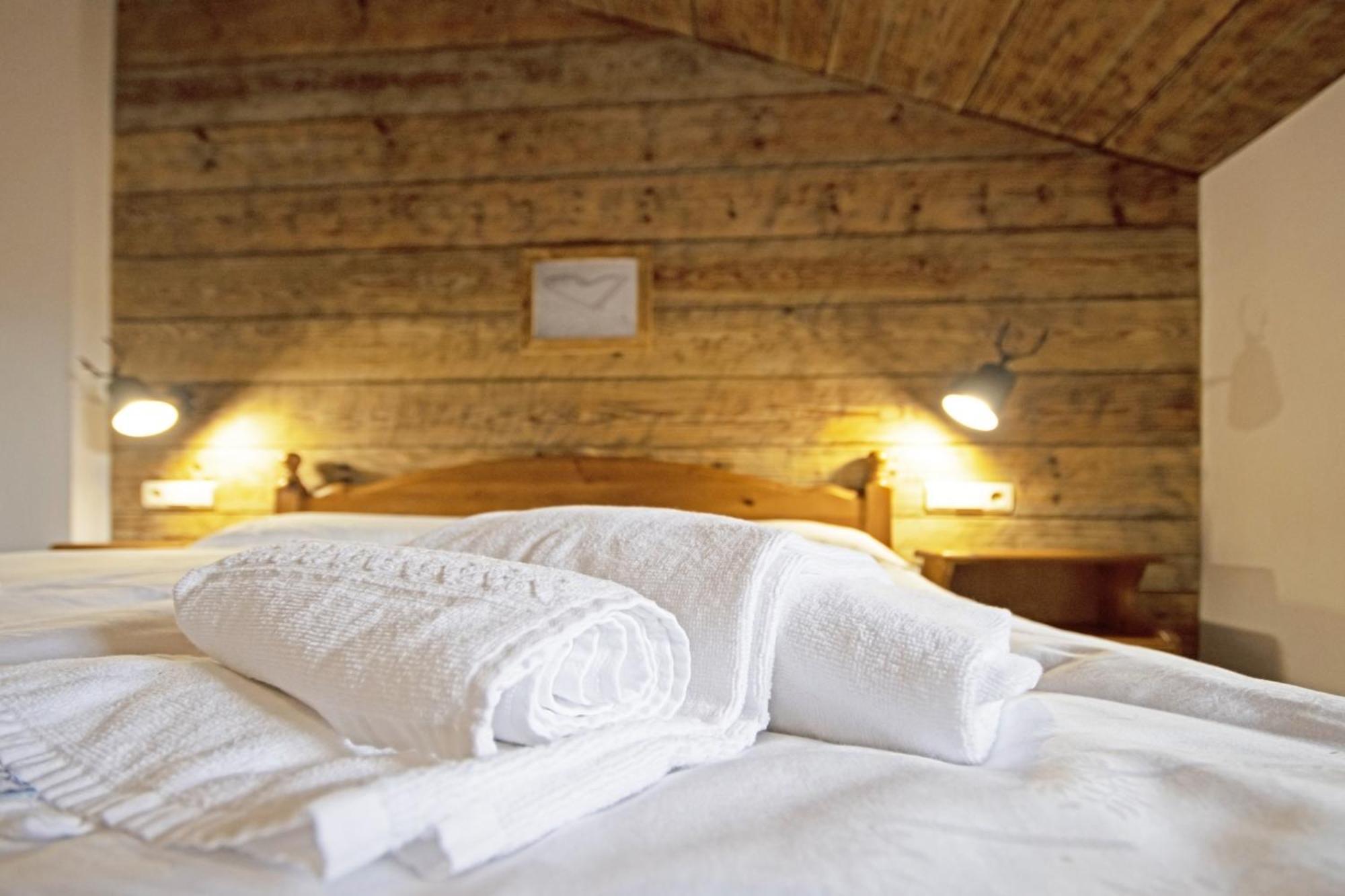 Aurturist Miramonti S Candido San Candido Room photo