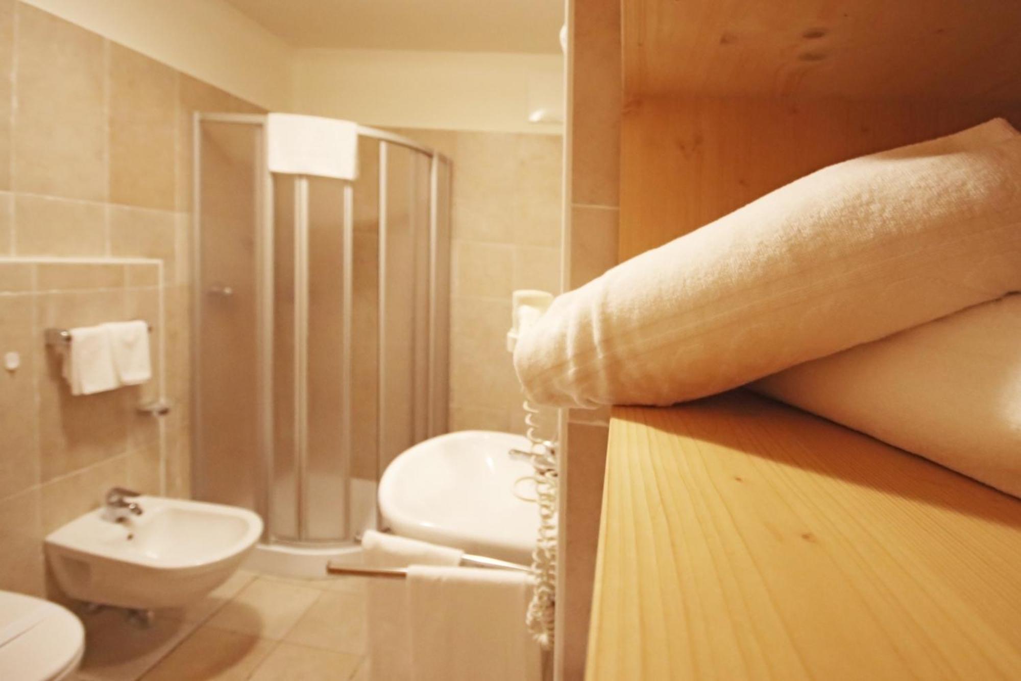 Aurturist Miramonti S Candido San Candido Room photo