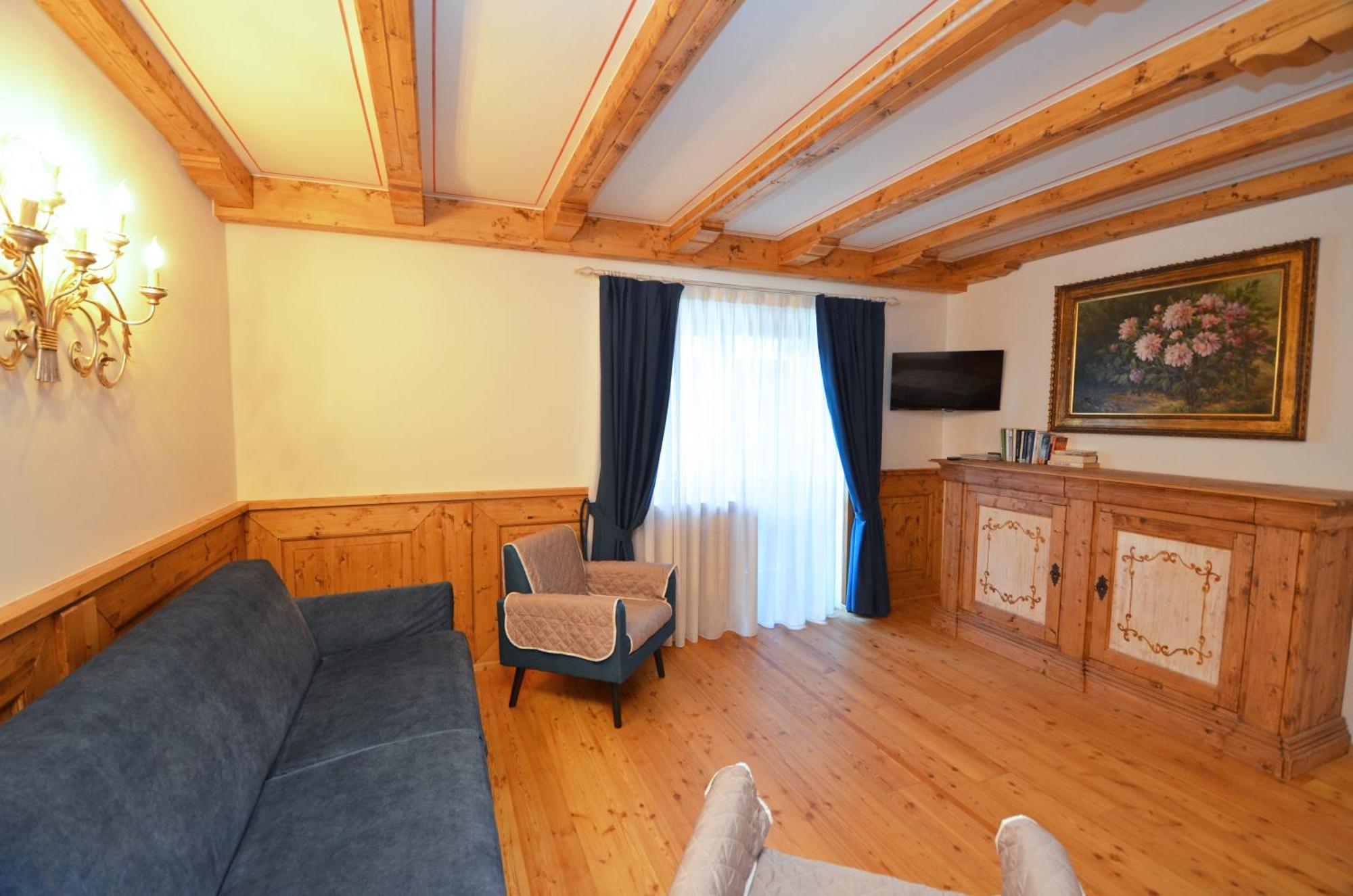 Aurturist Miramonti S Candido San Candido Room photo