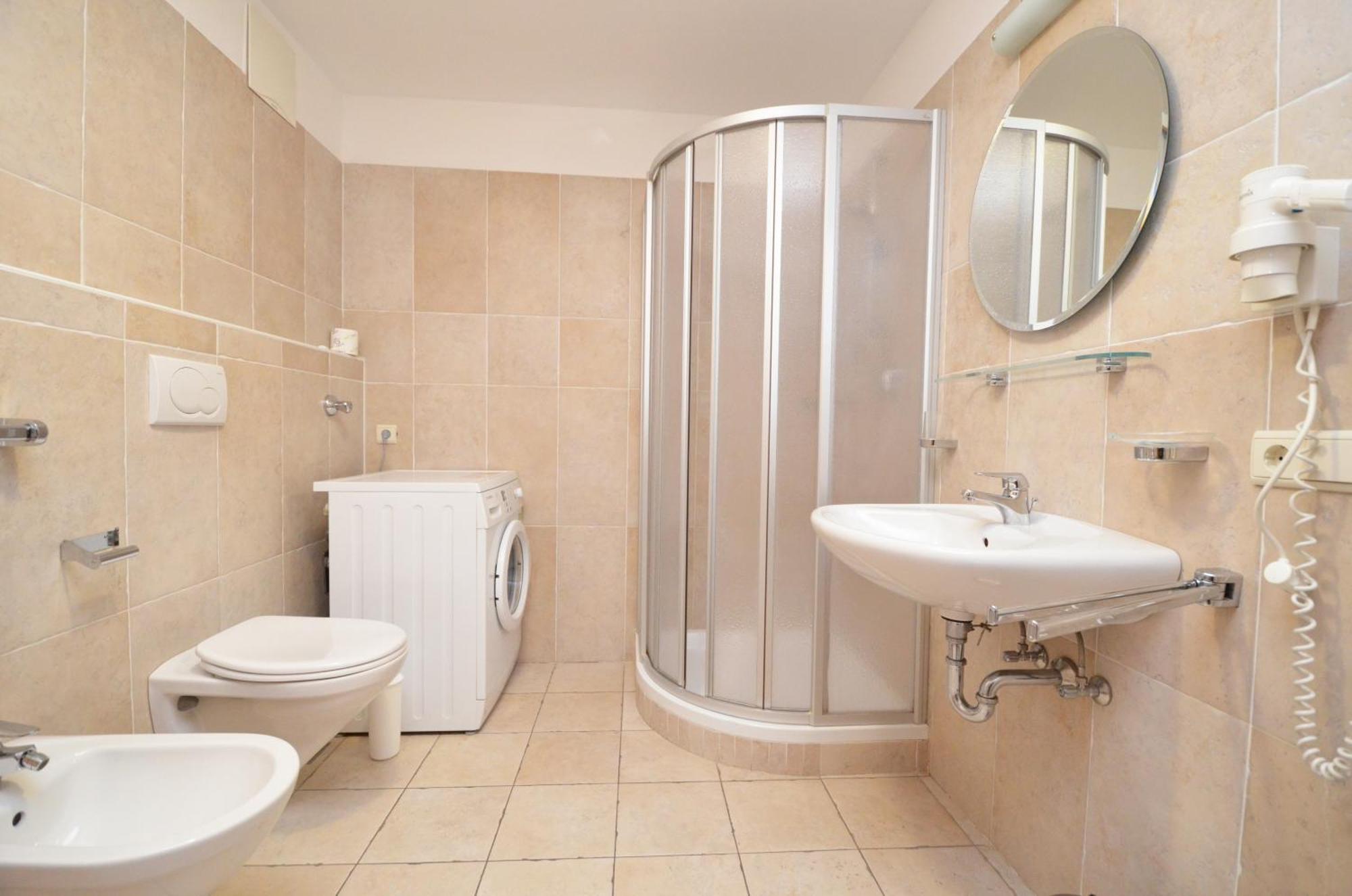 Aurturist Miramonti S Candido San Candido Room photo
