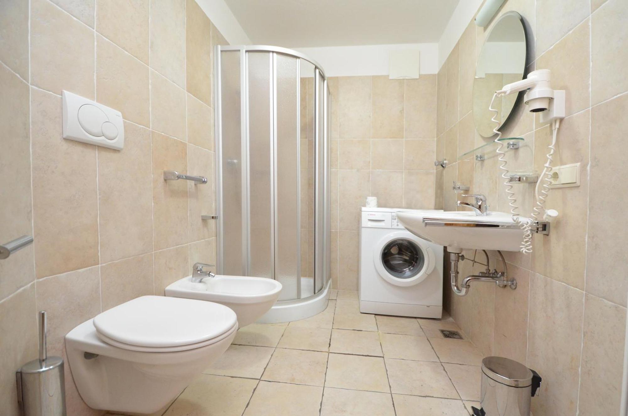 Aurturist Miramonti S Candido San Candido Room photo